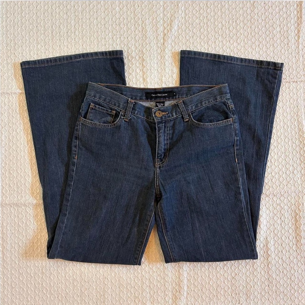 Calvin Klein Jeans Women's Flare low rise in Deep Indigo